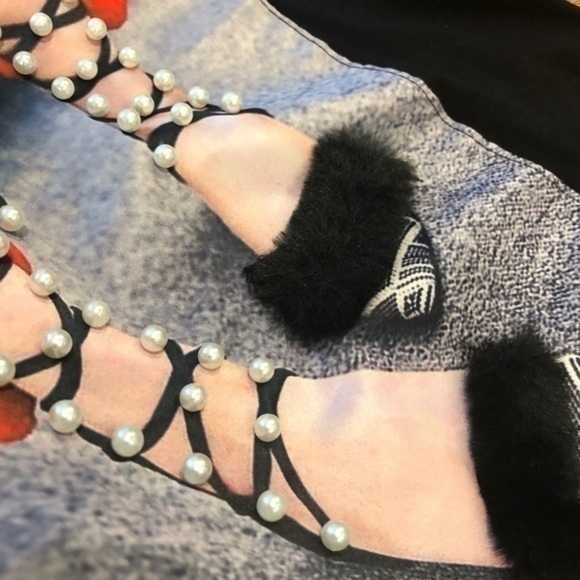 Maxi dress with graphic 3-D design - Picture 4 of 9